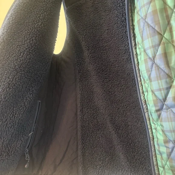 Vineyard Vines Martha’s Vineyard Reversible Quilted Vest - Picture 7 of 10